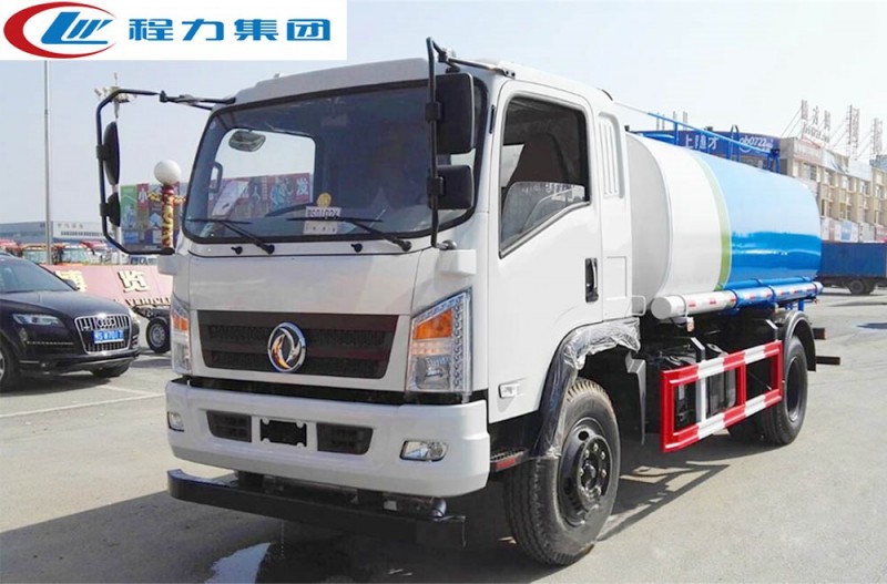 东风D912新款8-12方洒水车