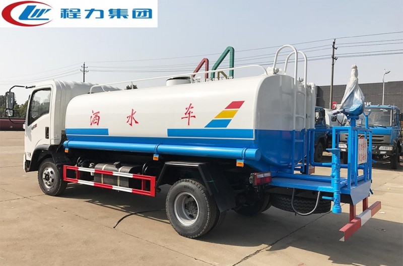 东风D912新款8-12方洒水车