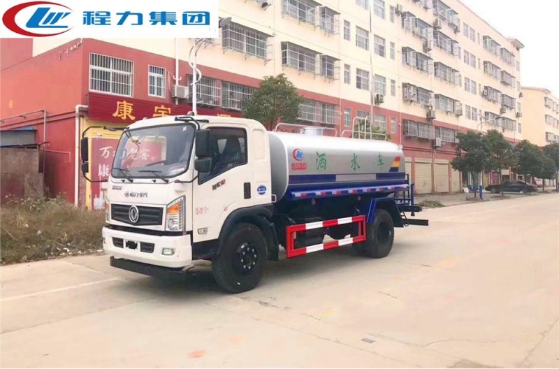 东风D912新款8-12方洒水车