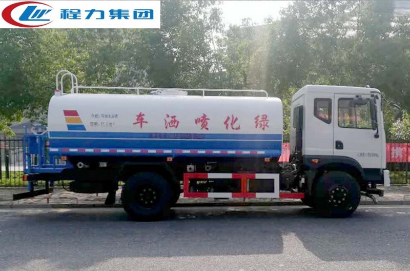 东风御虎T3新款10吨洒水车