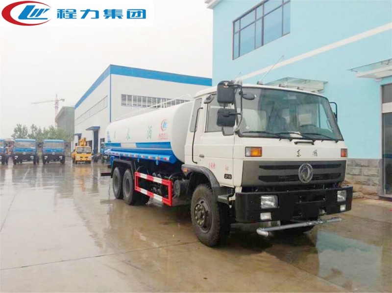 东风153后八轮洒水车（18-22方）