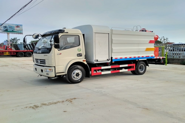 东风大多利卡抑尘车(方形6.5吨、30-50米雾炮、单排驾驶室)图片
