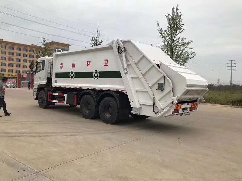 东风天龙18方压缩式垃圾车