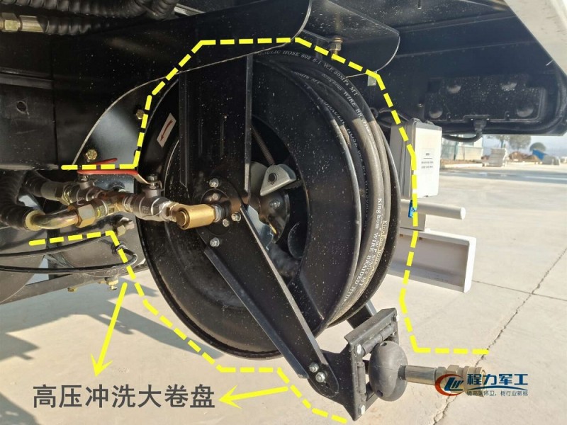 东风多利卡8方洗扫车