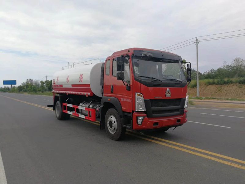 重汽豪沃15吨洒水车