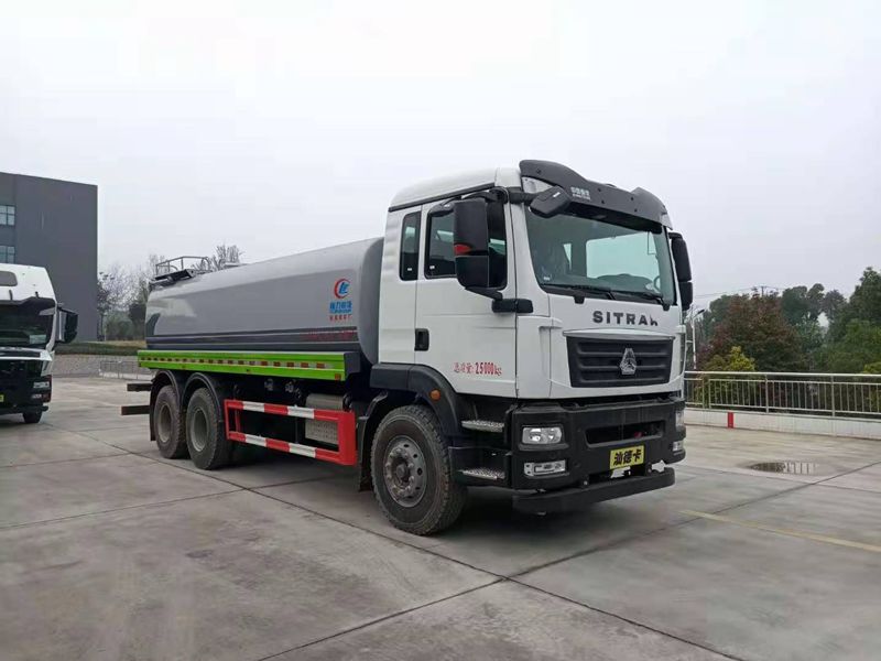 重汽汕德卡后八轮洒水车