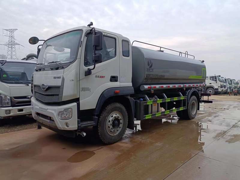 福田领航ES7洒水车（15方）