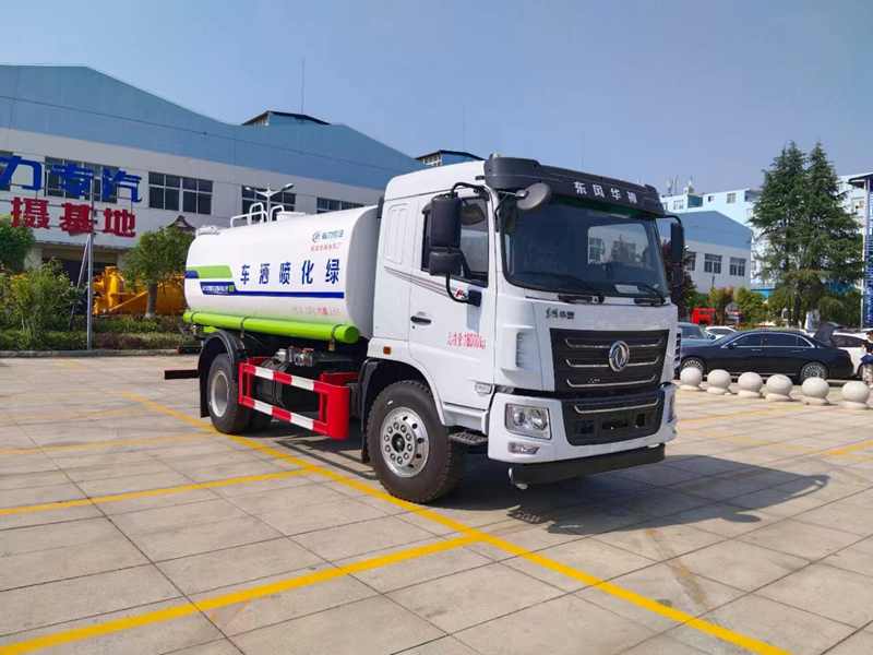 东风华神F5洒水车（12方）