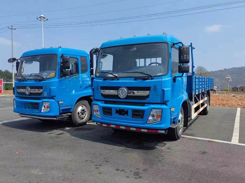 东风股份B2教练车