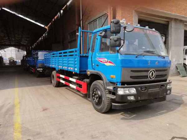 东风145教练车