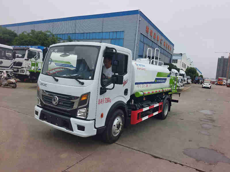 程力5方洒水车